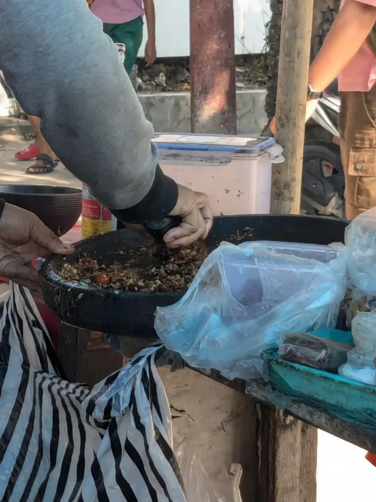 PXL_20240728_012635024.MP Making Urap Bulung