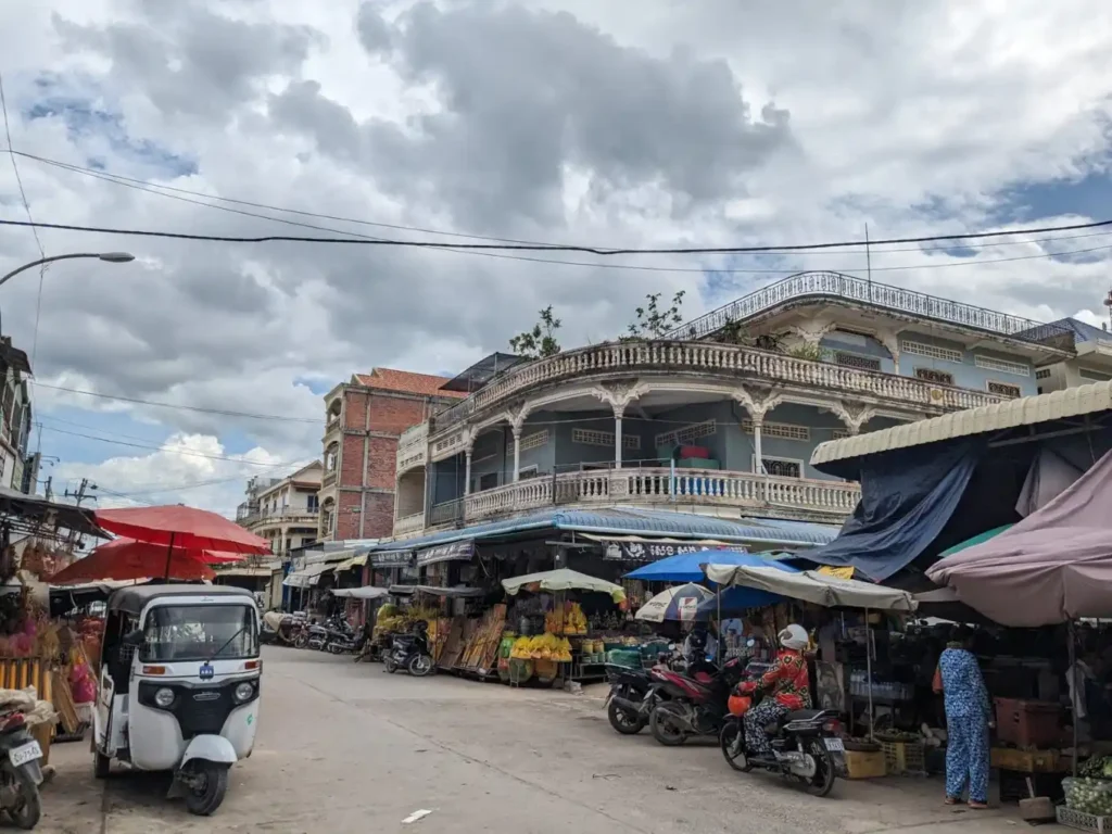 PXL_20230728_072823253 Kampot Morning Market