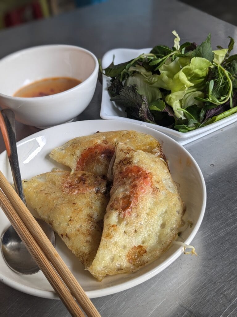 Bánh-khoai-banh-xeo-vietnamese-street-food-in-nha-trang