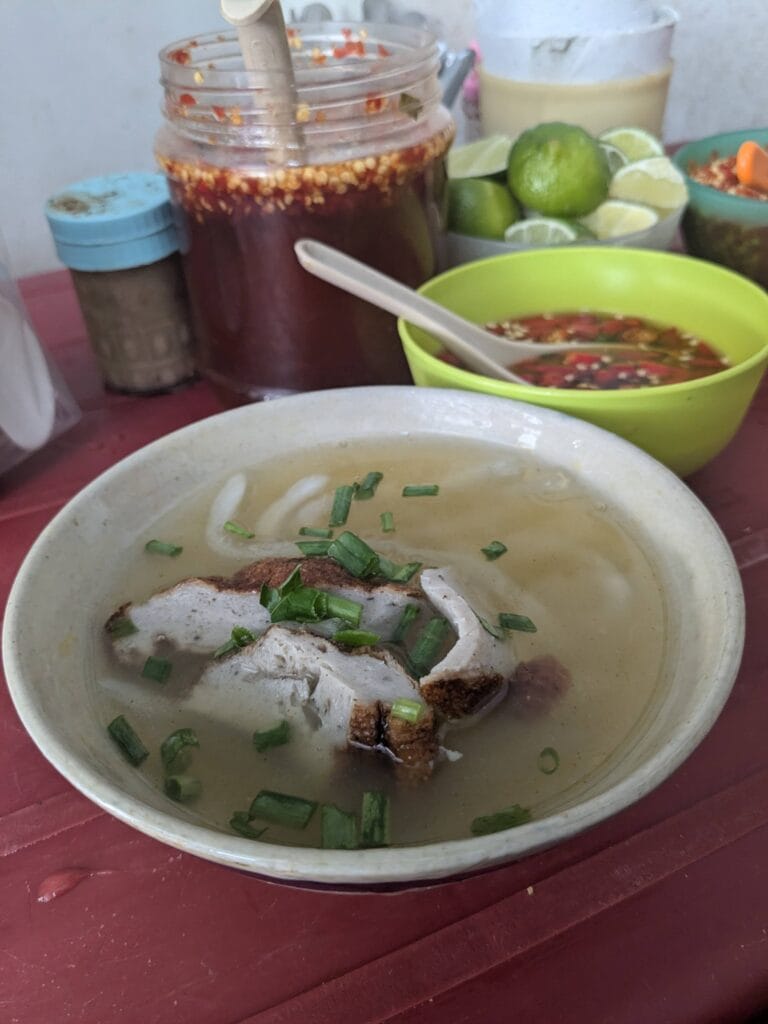 Bánh-canh-tapioca-noodles-in-nha-trang